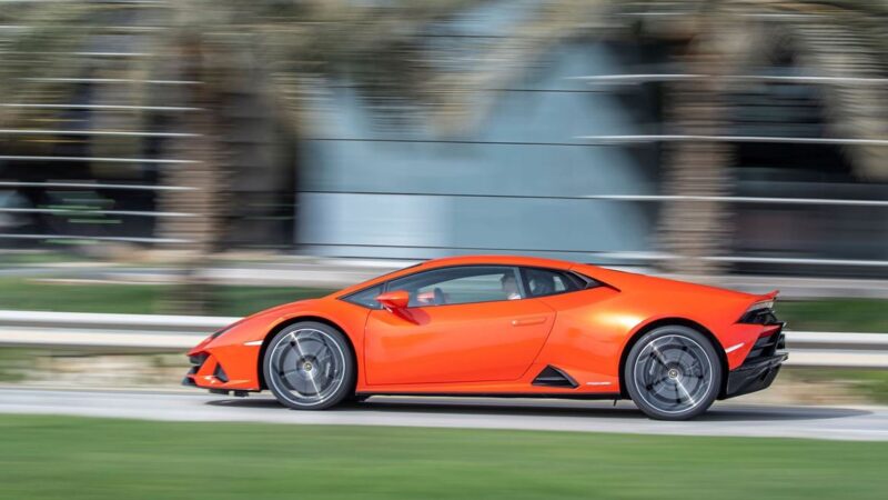 Lamborghini lancia la nuova suite di servizi con Alexa sulla Huracàn Evo