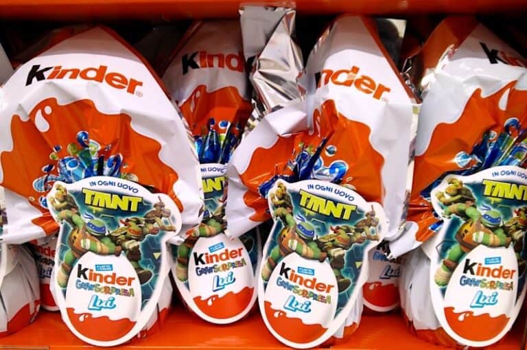 Kinder e la salmonella nelle uova di Pasqua, è allarme se avete mangiato queste