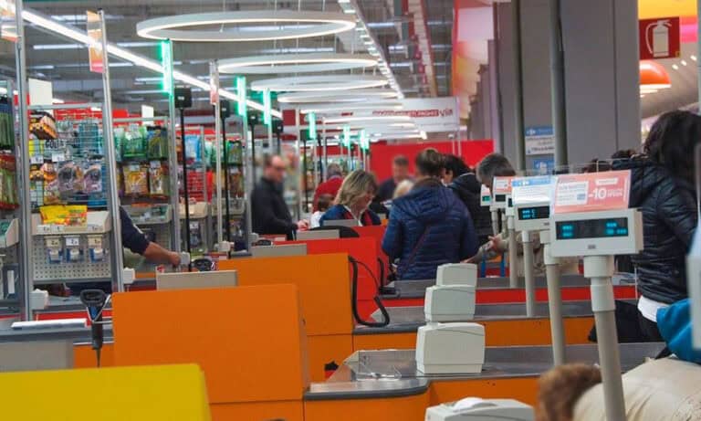 Carrefour e Tuodì chiudono: addio a questi storici negozi italiani