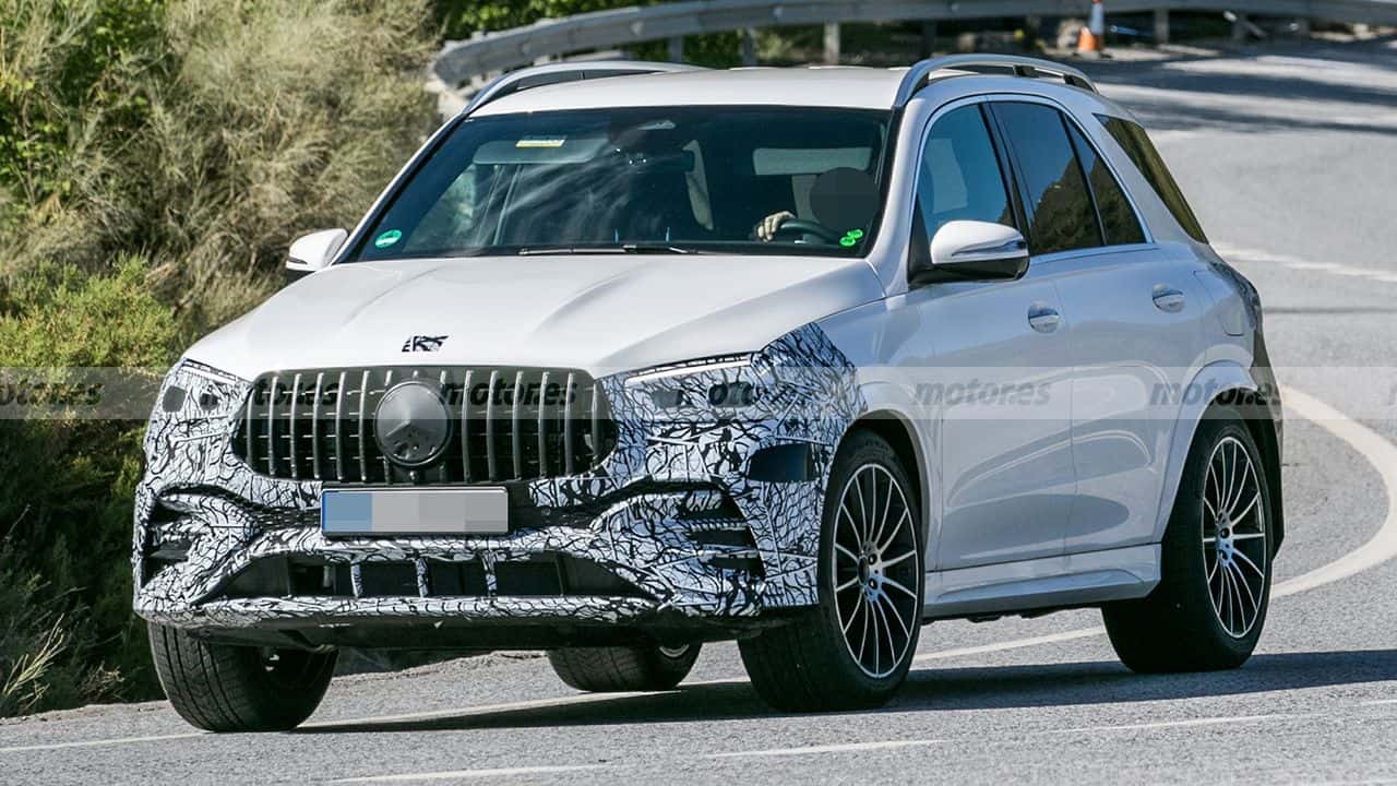 Mercedes-AMG_GLE-spiato-su-strada-3