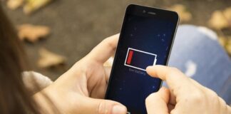 Smartphone: ritorno al passato, a breve sarà obbligatoria la batteria rimovibile