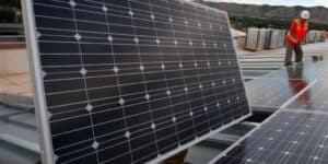 Pannelli fotovoltaici che funzionano di notte producendo energia: la nuova invenzione