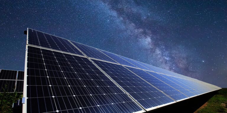 pannello solare di notte