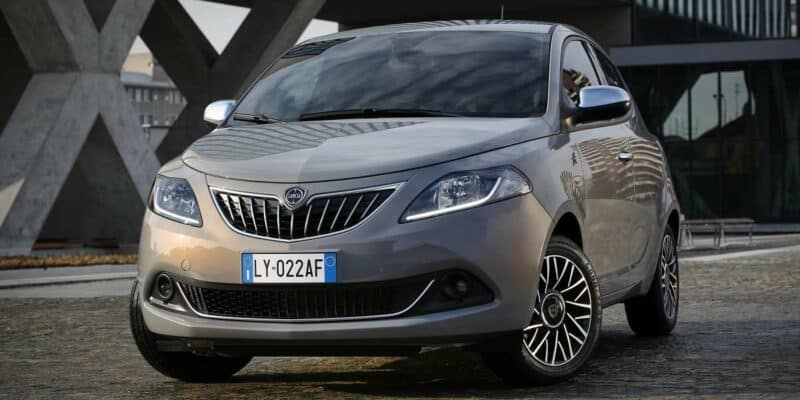 Lancia produce nuove auto ma sono piene di problemi: i modelli sempre in assistenza