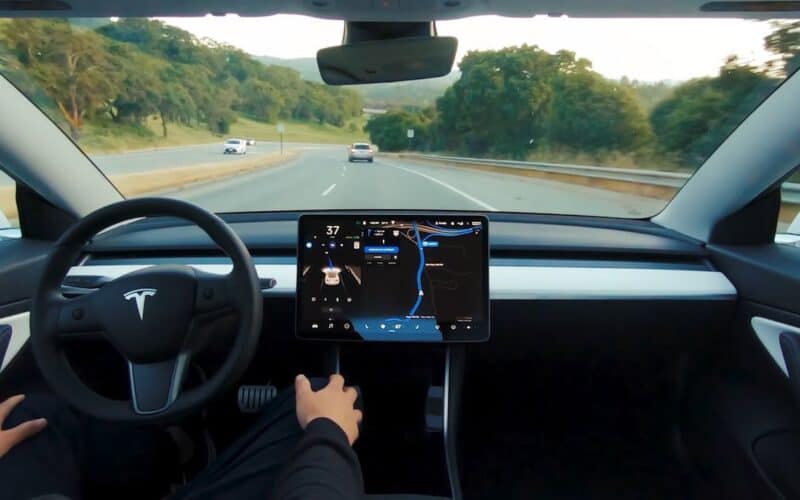 guida autonoma tesla