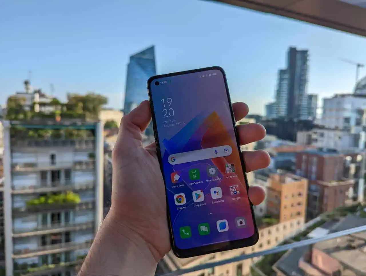 OPPO presenta Reno8 Lite 5G:  lo smartphone dai ritratti professionali, le nostre foto