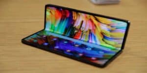 samsung-lavorando-smartphone-pieghevole-economico