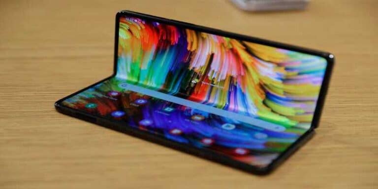 samsung-lavorando-smartphone-pieghevole-economico