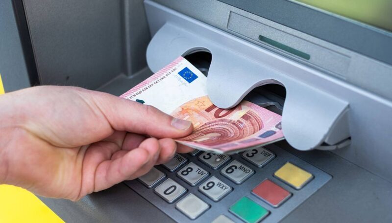 Prelievi stop: niente più bancomat in Italia, è addio ai soldi in contanti