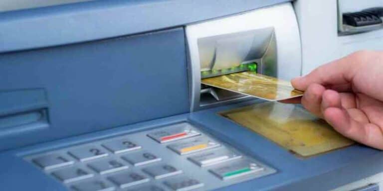 Come rubano i soldi al bancomat