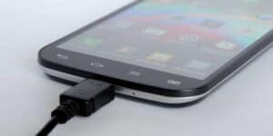 Perchè non bisogna lasciare sotto carica lo smartphone
