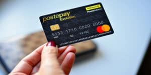 Postepay: torna l'incubo, la nuova truffa è un messaggio che ruba soldi dai conti