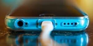Smartphone in carica: questo errore vi costerà la vita e il telefono