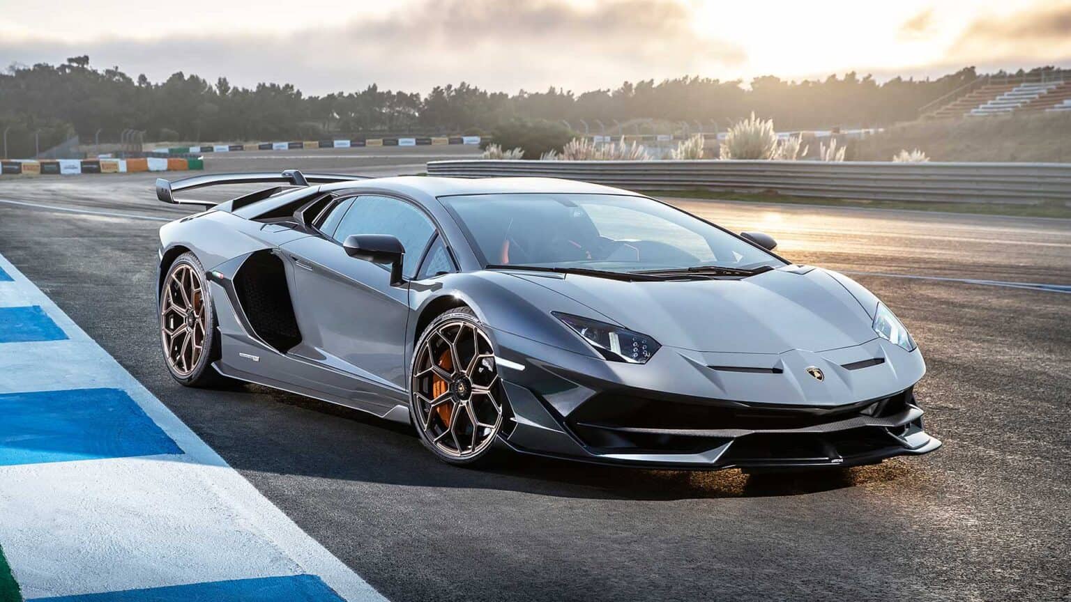 lamborghini-aventador-svj