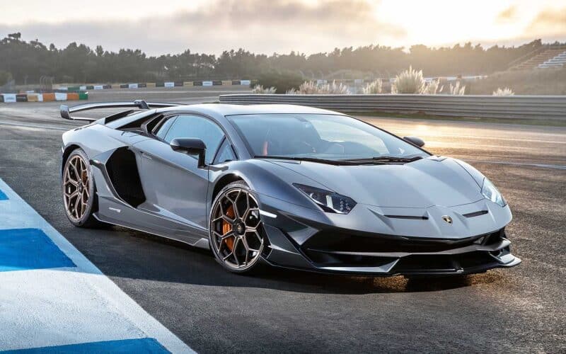 lamborghini-aventador-svj