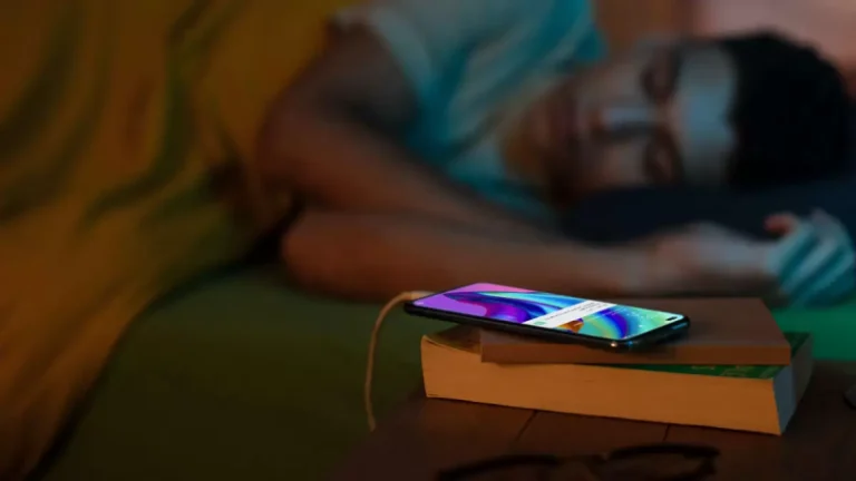 Telefono carica mistero notte