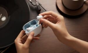 OPPO: nuove cuffie ENCO Free 2i, ecco i nuovi auricolari unici nel loro genere