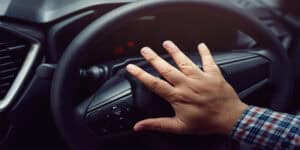 Cosa fare se il clacson dell’auto rimane bloccato in modo permanente