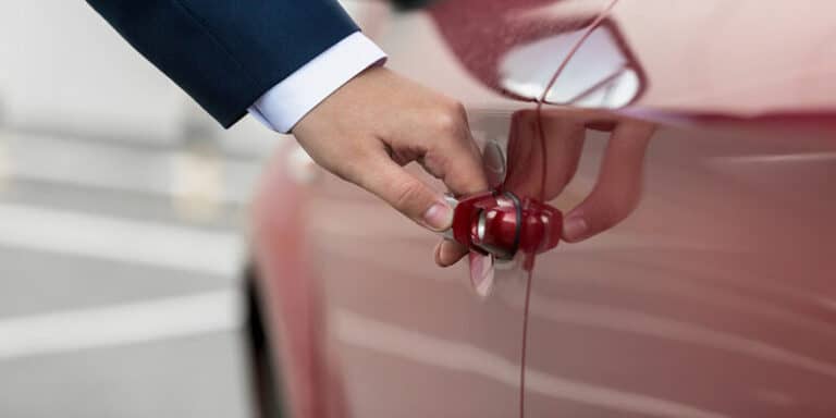 Ecco perchè prendiamo la scossa una volta usciti dall’auto in inverno