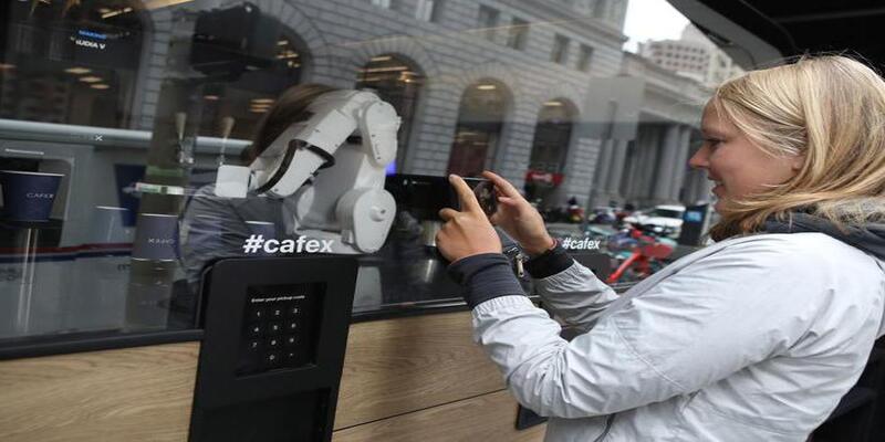San Francisco è piena di ristoranti gestiti da robot