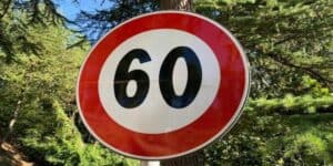 Si sta pensando di abbassare il limite di velocità a 60 kmh