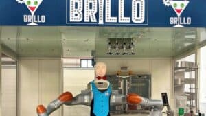 Robot napoletano che prepara cocktail e parla: ecco Brillo