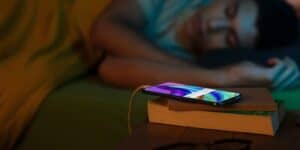 cellulare carica notte