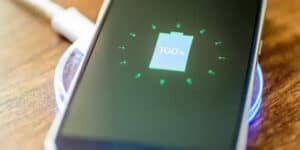 lasciare telefono in carica notte