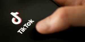 tiktok-attenti-browser-app-monitorare-qualsiasi-digiti