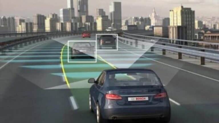 ADAS e aiuti alla guida: quando l'auto fa tutto da sola