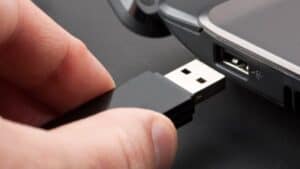 USB pericolose: le chiavette killer che possono danneggiare in 1 secondo il PC