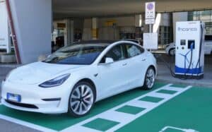 ADAS e servizi futuristici per le auto che guidano da sole, potete usarli subito