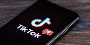 tiktok-consentira-utenti-utilizzare-funzione-vista-prima
