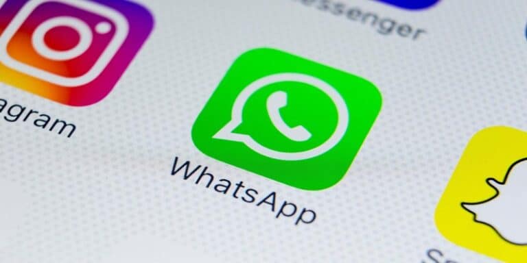 whatsapp-consentira-presto-convertirti-adesivo