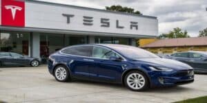 Tesla: il pilota automatico non vede le moto, nuovo incidente mortale