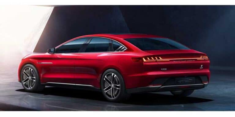 BYD lancia una nuova auto e nuove batterie