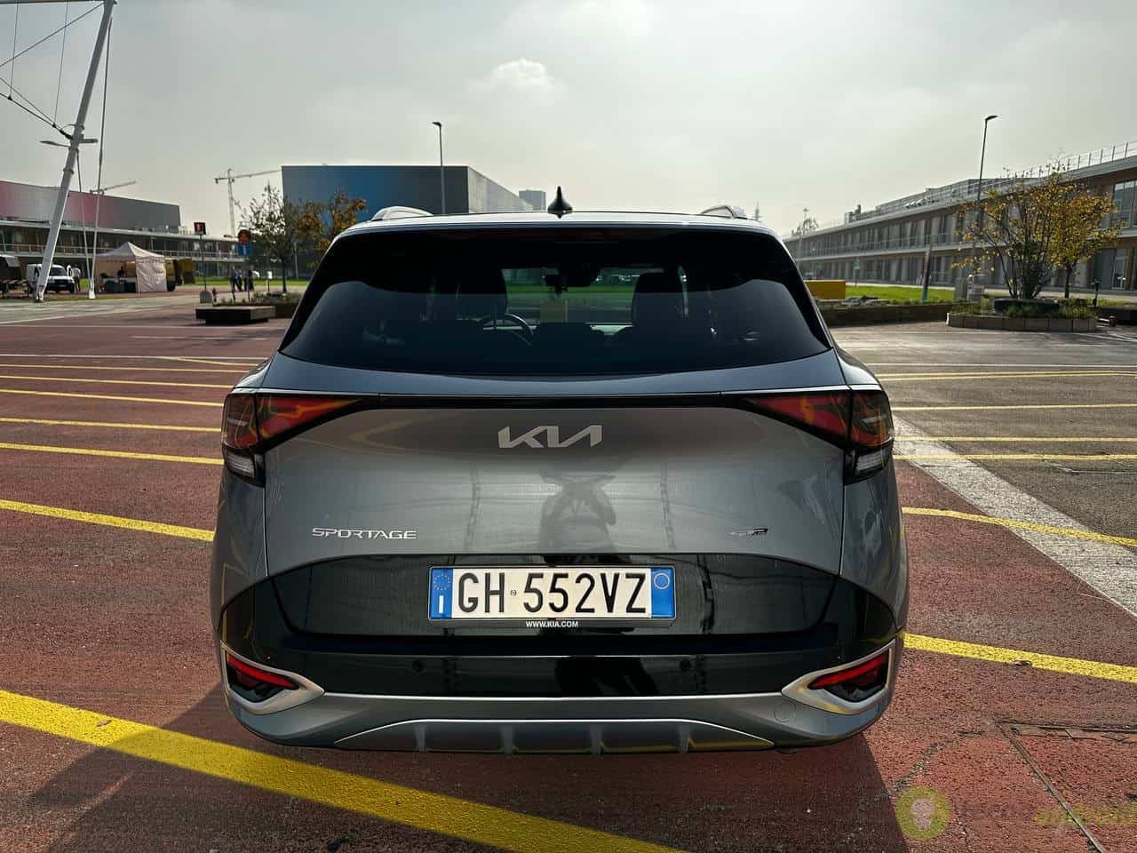 Kia Evento (7)