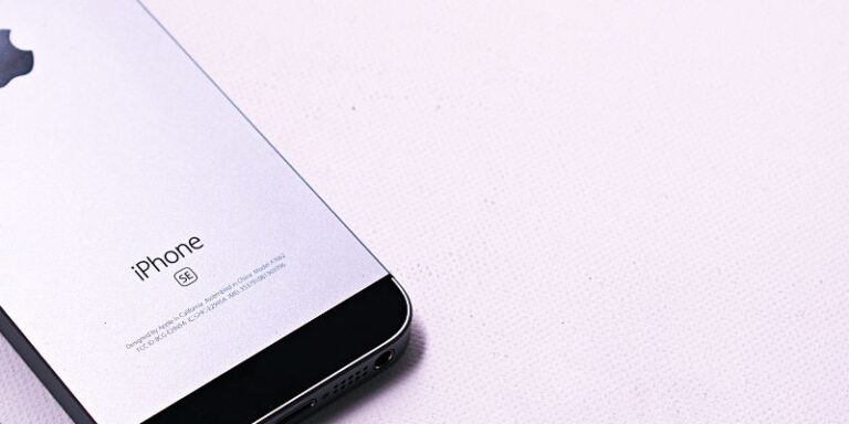 IPHONE SE 4