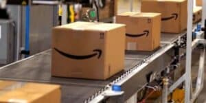 Amazon da pazzi: prezzi al 70% con iPhone 14 quasi gratis, distrutta Unieuro