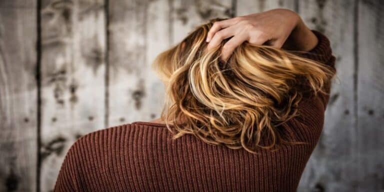 Senti una sensazione strana ai capelli