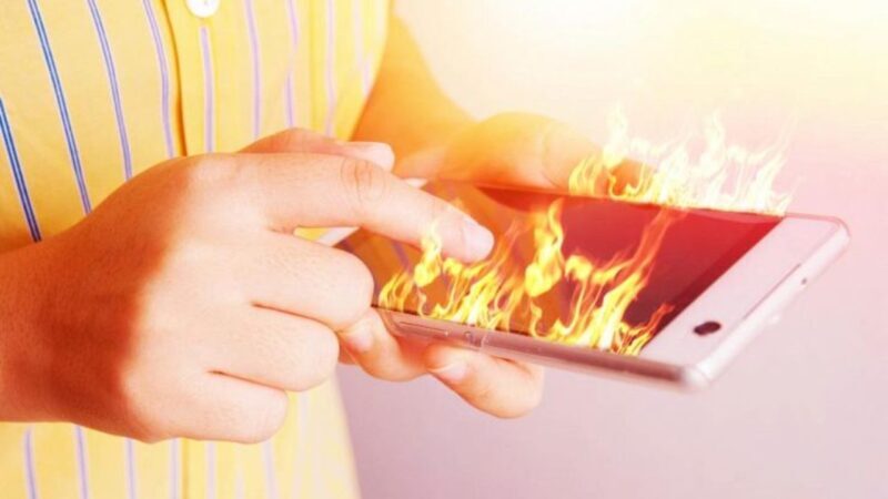 Smartphone: pericolo esplosione, perché succedono eventi del genere