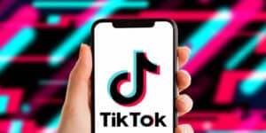 tiktok-introduce-funzionalita-sicurezza-aggiuntive-nuova-stretta-eta