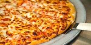 La storia dell’uomo che 10 anni fa pagò 2 pizze