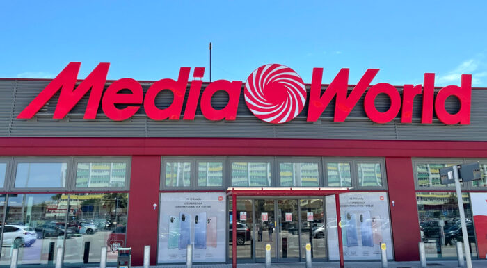 MediaWorld è pazza: il volantino di novembre con il Black Friday regala smartphone