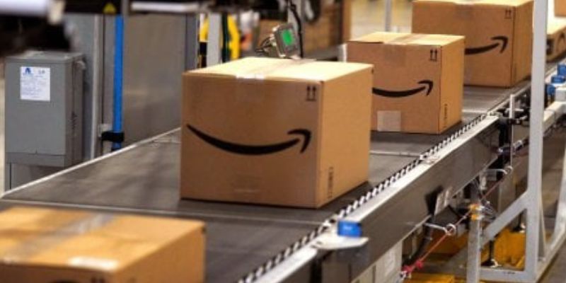 Amazon è fuori di testa: distrugge Unieuro con 5 articoli quasi gratis