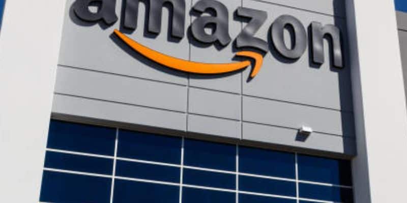 Amazon è folle: distrutta Unieuro con oggetti gratis e offerte al 90%