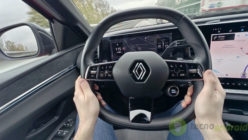 Renault Megane E-TECH (10)