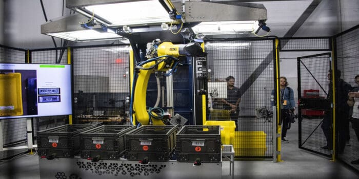 amazon-presenta-nuovo-robot-magazzino
