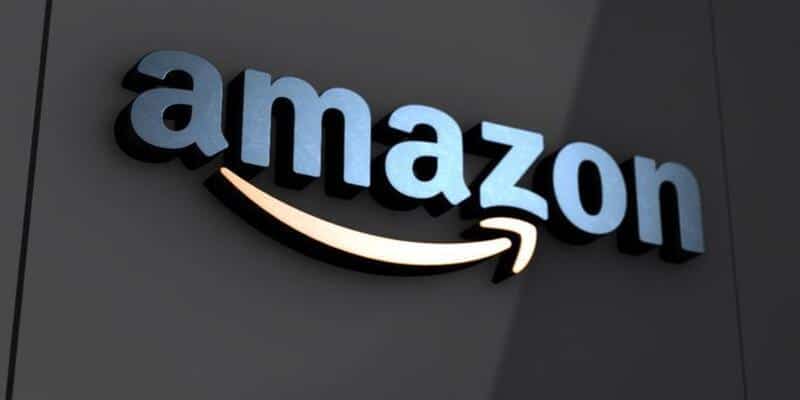 Amazon è pazza, distrutta Unieuro con offerte smartphone al 70% di sconto