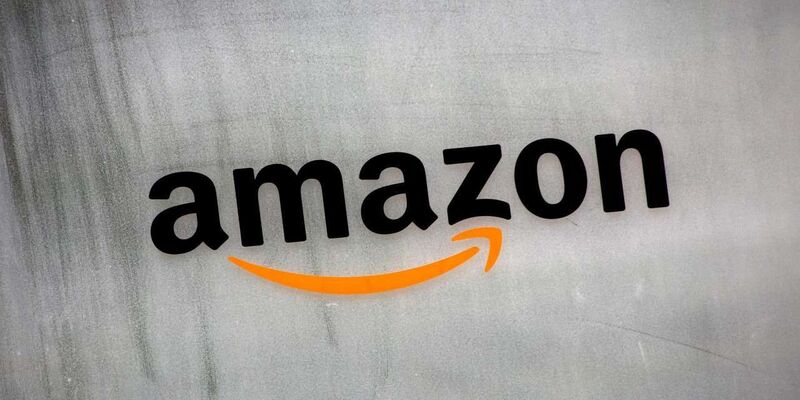 Amazon è folle, il Natale con offerte al 70% e smartphone quasi gratis